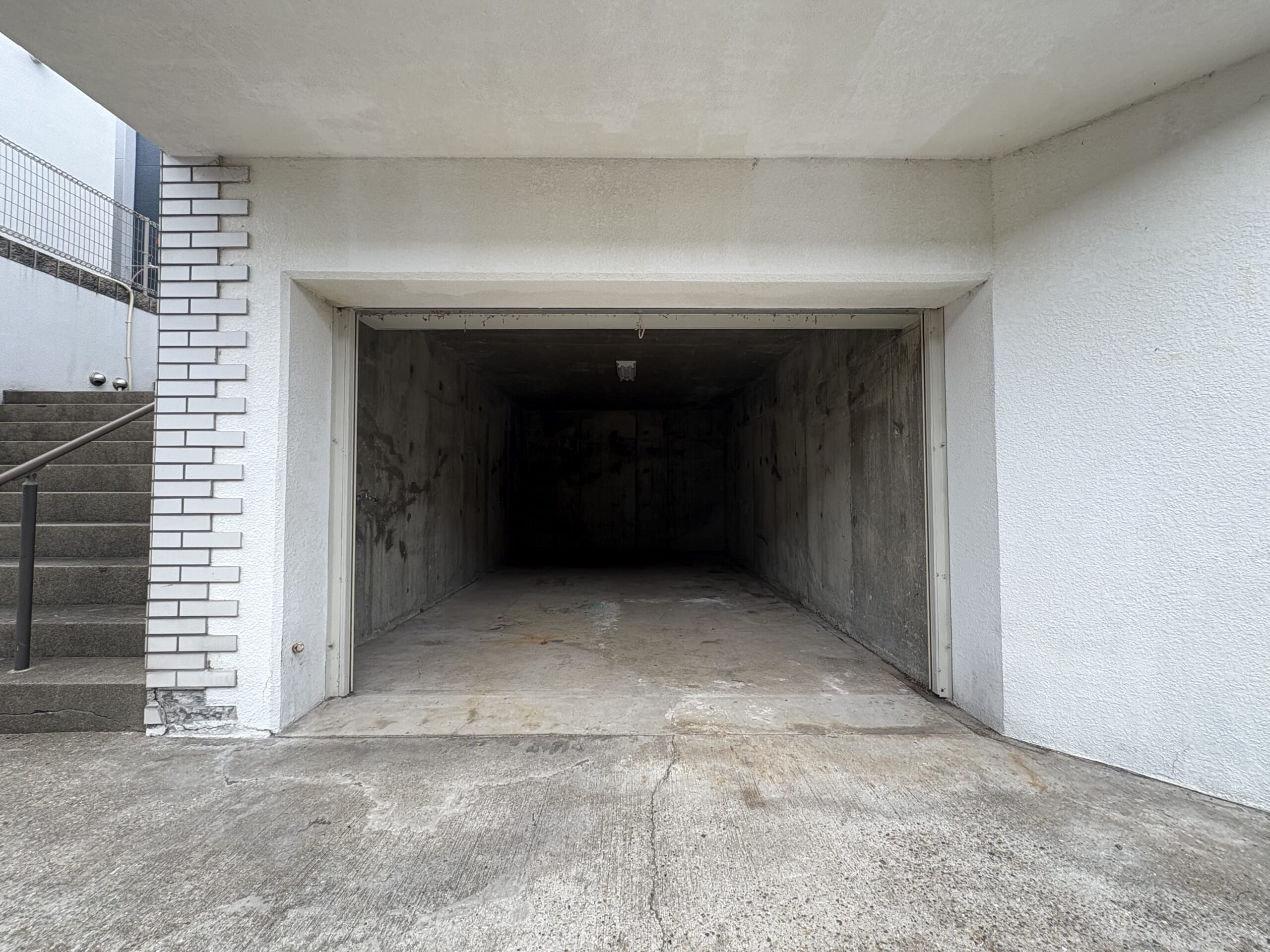 長田区重池町2丁目　堀込車庫付中古一戸建